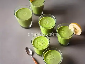 Breakfast Banana Green Smoothie