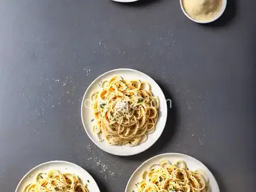 3-Ingredient Cacio e Pepe (Pasta With Cheese and Pepper)