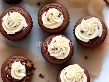 Banana Chocolate Chip Cupcakes with Cream Cheese Frosting