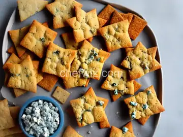 Blue Cheese and Walnut Crackers