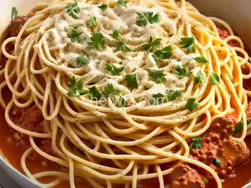 Creamy Three-Cheese Spaghetti