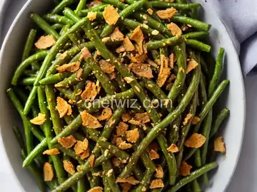 Garlicky Green Beans with Crispy Onions