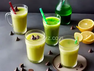 Honeydew Juice With Chocolate Syrup