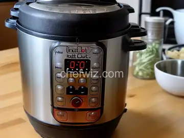Instant Pot Chicken Stock
