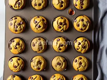Mini Pumpkin Chocolate Chip Muffins