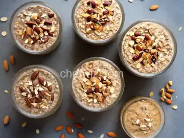 Overnight Oats With Coconut, Dates, Almonds, and Honey