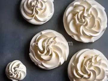 Peppermint Meringues