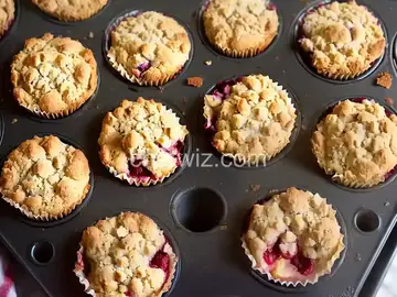 Strawberry-Rhubarb Crumble Muffins