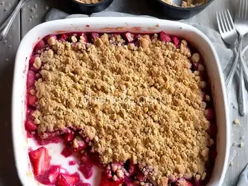 Strawberry-Rhubarb Crumble