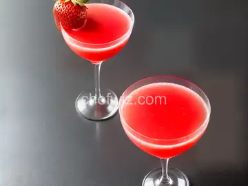 Strawberry Smash Cocktail