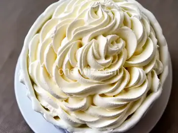 Sturdy Whipped Cream Frosting