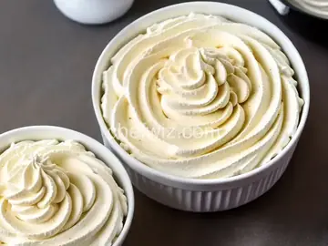 Vanilla Whipped Cream