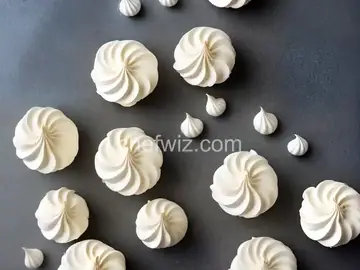 Île Flottante (French Floating Meringues With Crème Anglaise)